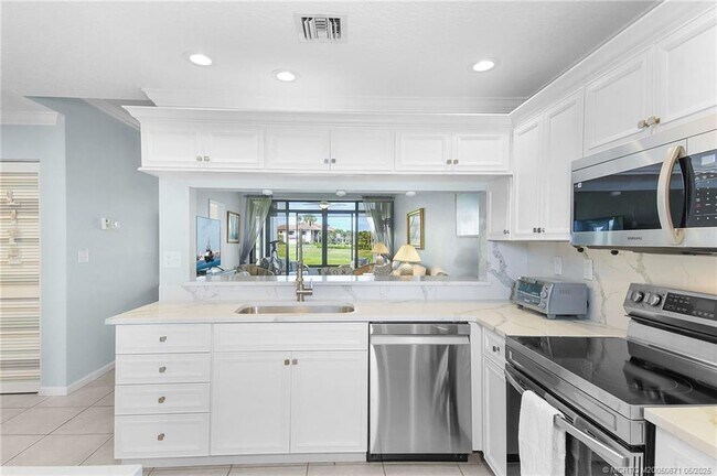 Building Photo - 6062 SE Landing Way