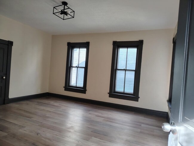 Building Photo - 3 Bed, 1.5 Bath home– Move-In Ready!