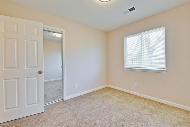 Building Photo - 1425 Sunshadow Ln