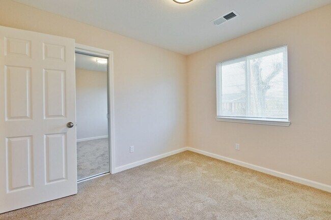 Building Photo - Like New Home. Available Soon!
