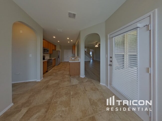 Building Photo - 2989 Lakeview Cir