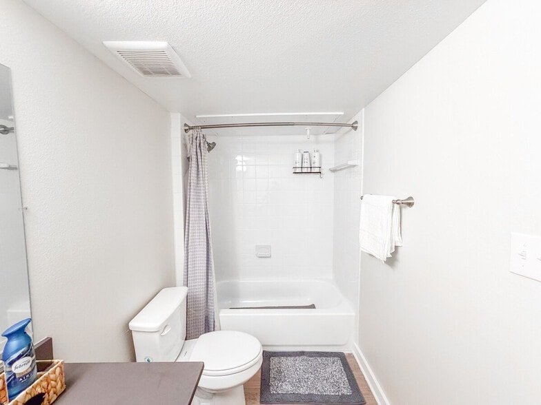 Building Photo - 1450 N Hwy 360