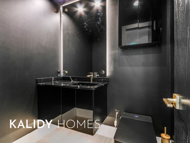 Building Photo - 5900 Mosteller Dr