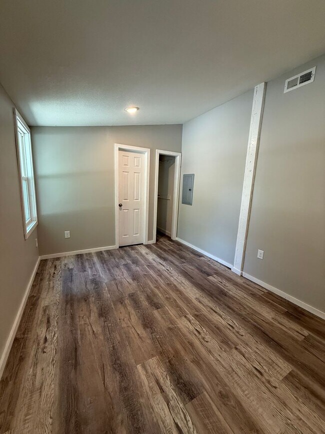 Building Photo - 1704 Santa Fe S