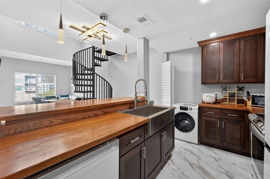 Building Photo - 1075 Peachtree Walk NE