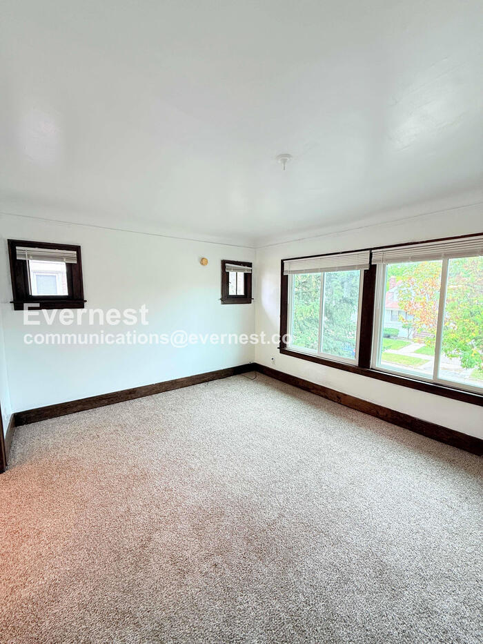 Building Photo - 3498 Haverhill St