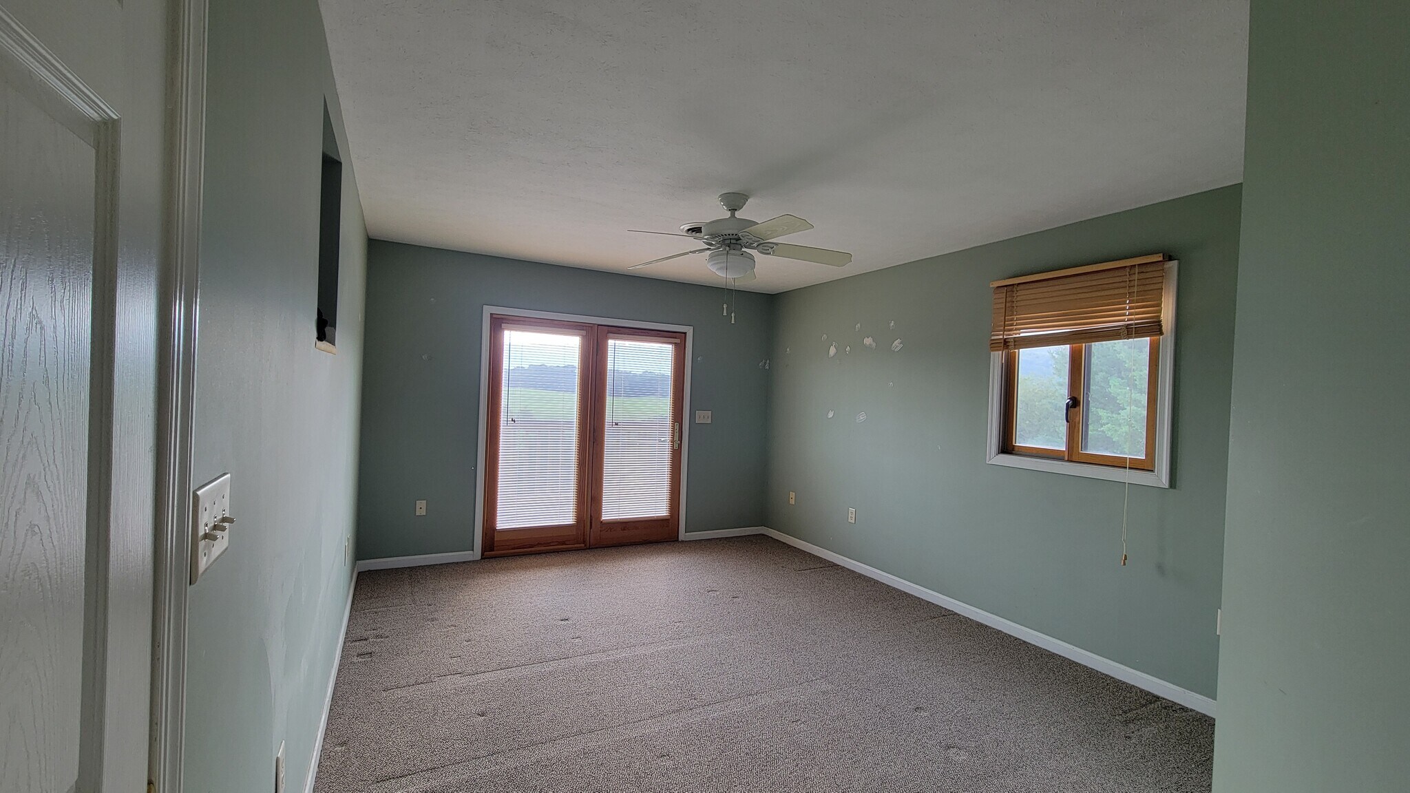 Building Photo - 985 Lazy River East Rd