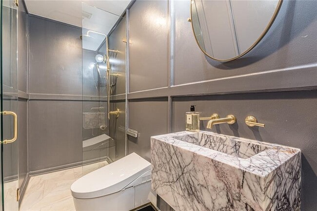 Building Photo - 320 Peters St SW