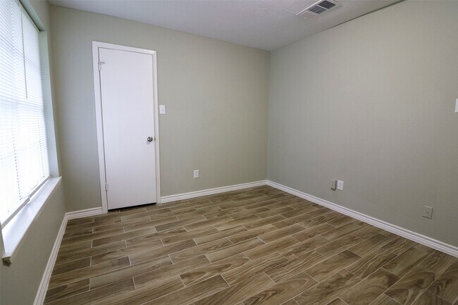 Building Photo - 2706 Orion Dr