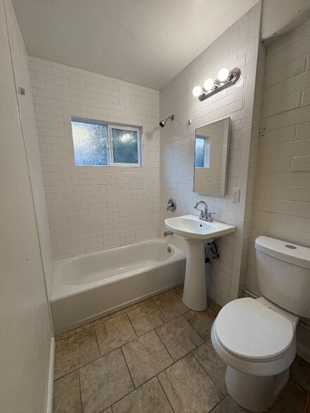 Building Photo - 931 Grand Ave