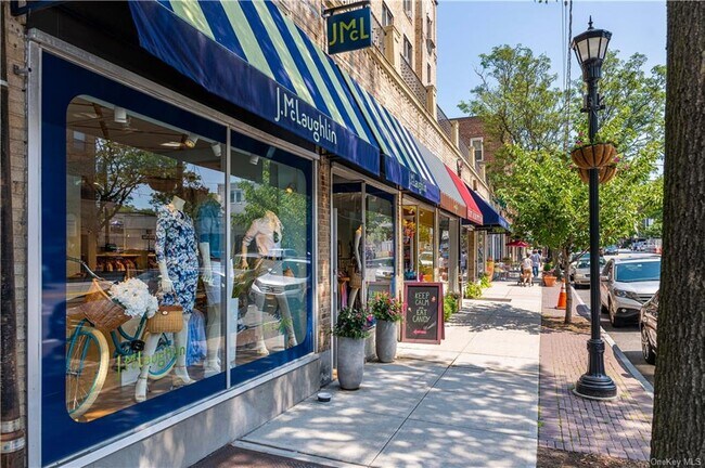 Building Photo - 14 N Chatsworth Ave