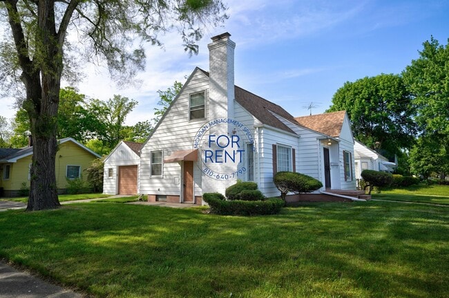 Building Photo - 1401 N Ballenger Hwy