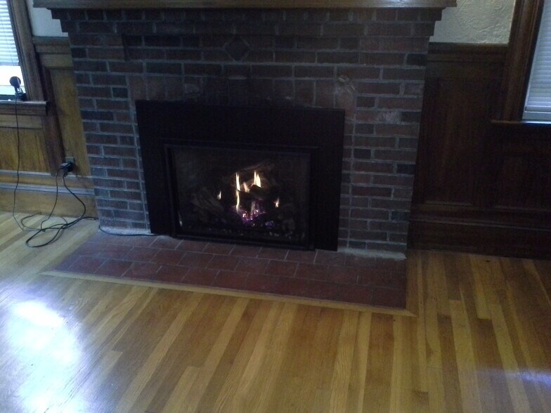 Gas Fireplace - 33 Greycliff Rd