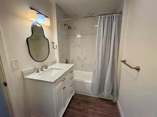 Building Photo - Darling Fully Remodeled Two Bedroom with G...