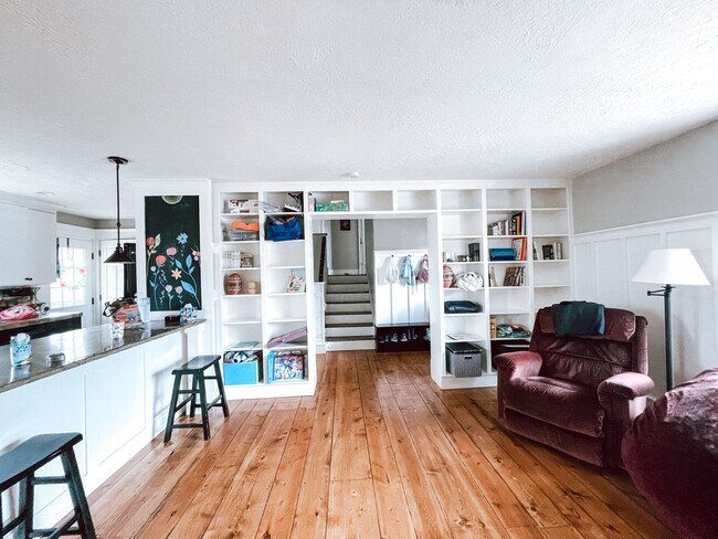 Building Photo - Spacious 4 Bedroom 3 Bath in Orem