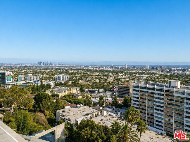 Building Photo - 8740 St Ives Dr