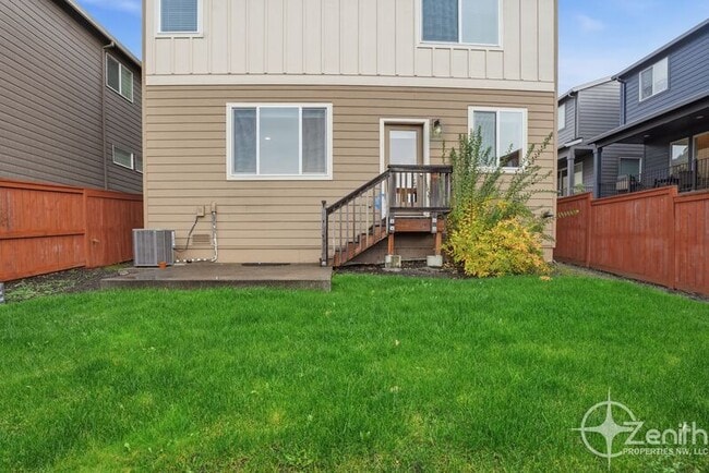 Building Photo - 9019 N Dogwood St