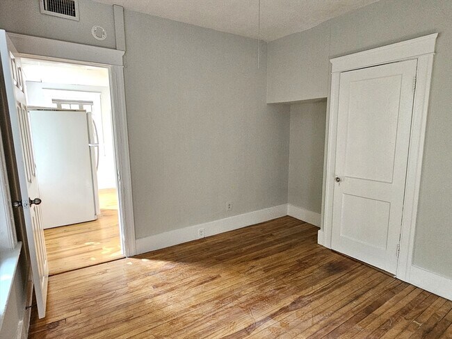 Building Photo - 169 Perry Ave