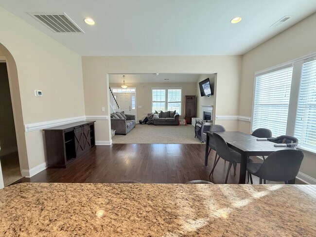 Building Photo - 15 Old Montague Way