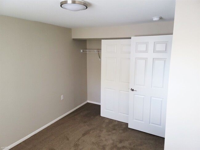 Building Photo - 3 br, 1.5 bath Townhome - Taylor Crossing