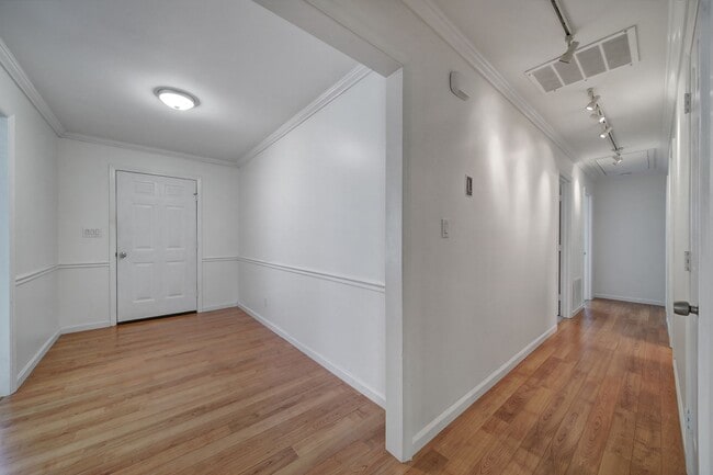 Building Photo - Charming Matthews Home for Rent!