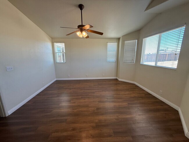 Building Photo - Beautiful Home In Apple Valley Vineyards-4...