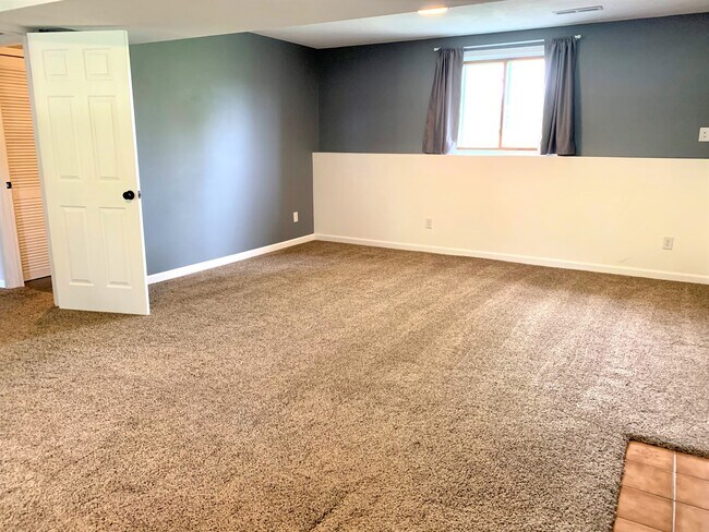 Family room/4th Bedroom - 155 Bayberry Ln