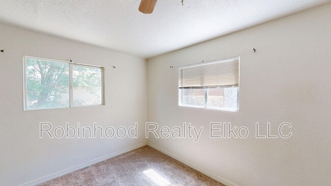Building Photo - 741 Elm St