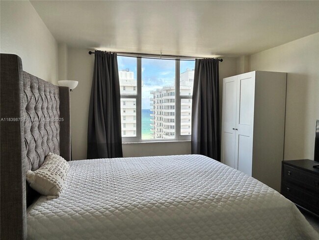 Building Photo - 5600 Collins Ave