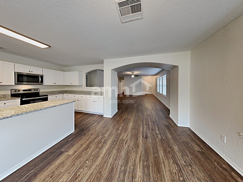 Building Photo - 9210 Laguna Falls