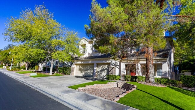 Building Photo - 4 Bedroom, Queens Ridge Guard Gated Commun...