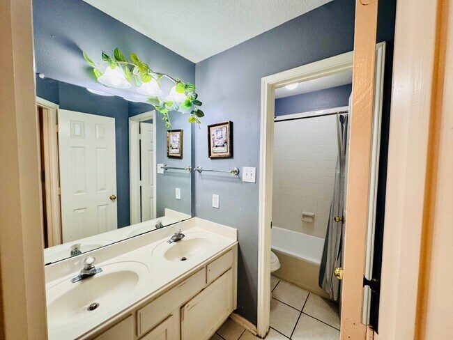 Building Photo - 3318 Ridgepoint Ct