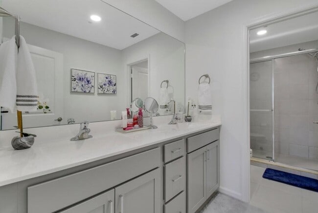 Building Photo - 1010 Willow Pl