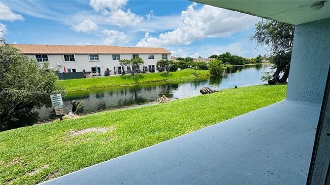 Building Photo - 9375 Fontainebleau Blvd