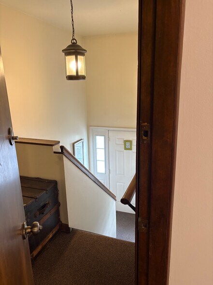 Building Entrance - 309 Olsen St