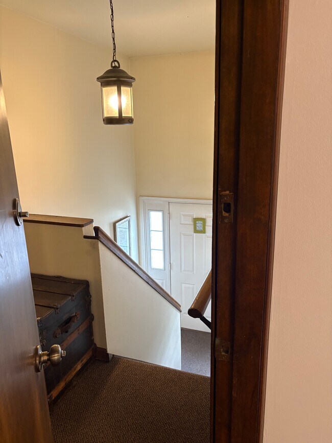 Building Entrance - 309 Olsen St