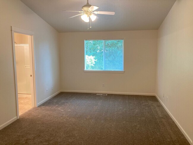 Building Photo - Three Bedroom Home, Landscaping Included!