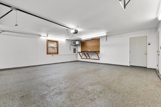 Building Photo - 1328 Timberline Dr