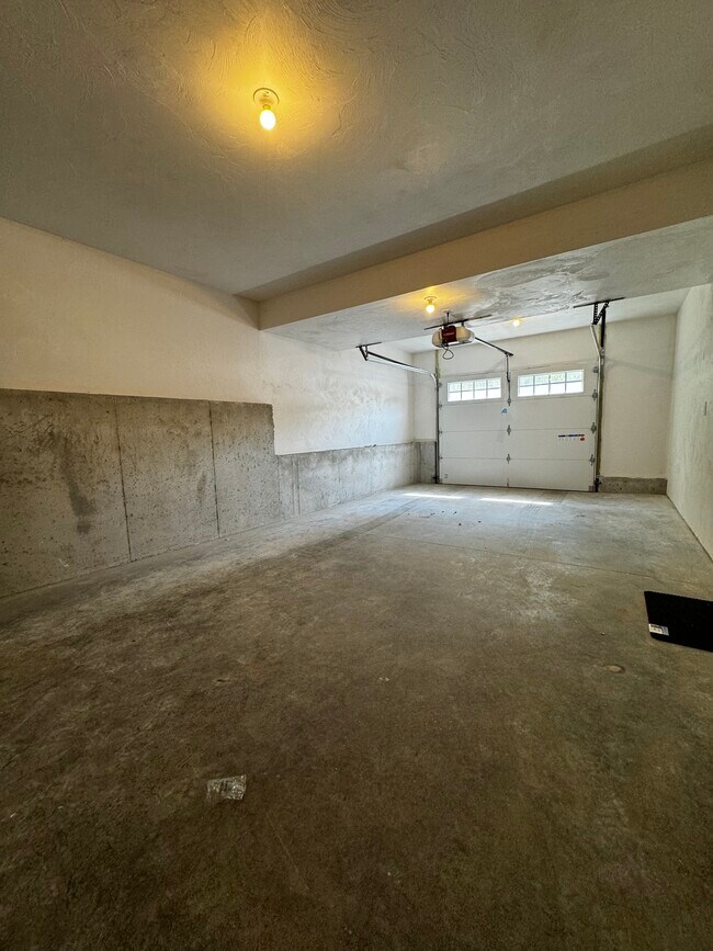 Building Photo - 12 Roulston Rd