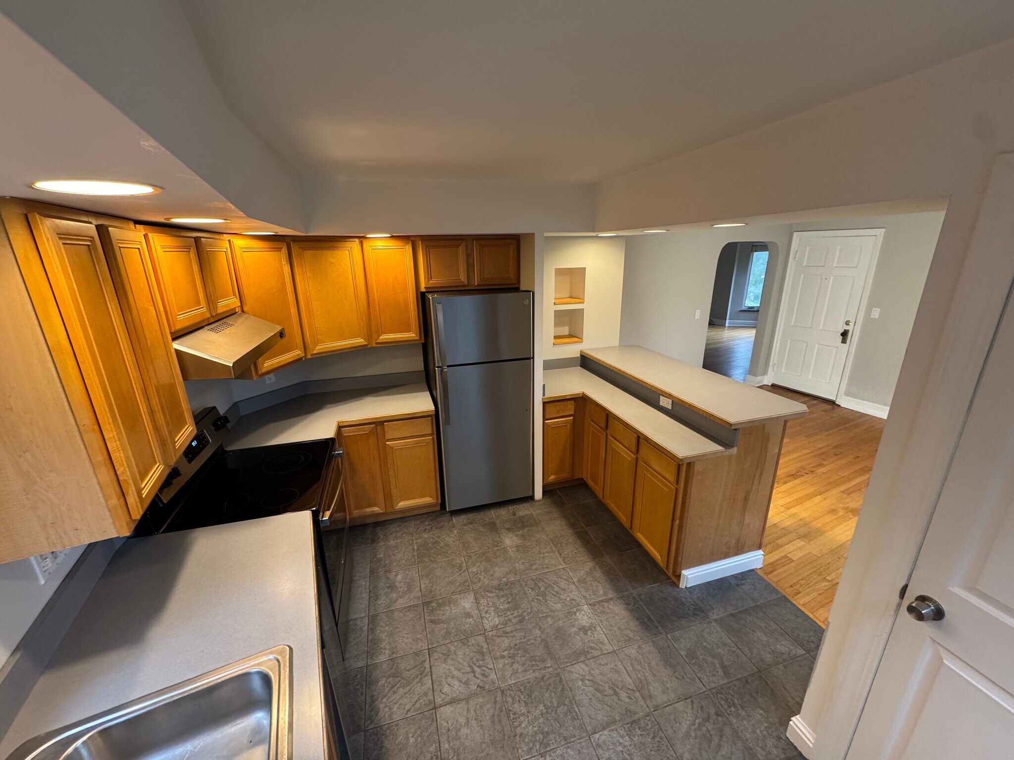 Building Photo - 2984 Linwood Ave