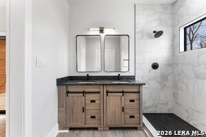 Building Photo - 302 Bank St