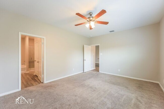 Building Photo - 3030 Jackson Smt