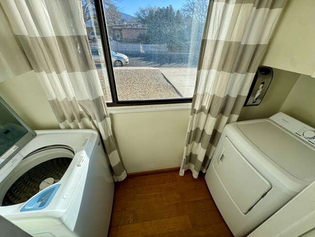 Building Photo - Spacious NE Heights Home