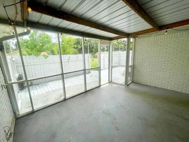 Building Photo - 3/2 for Rent in Madison!