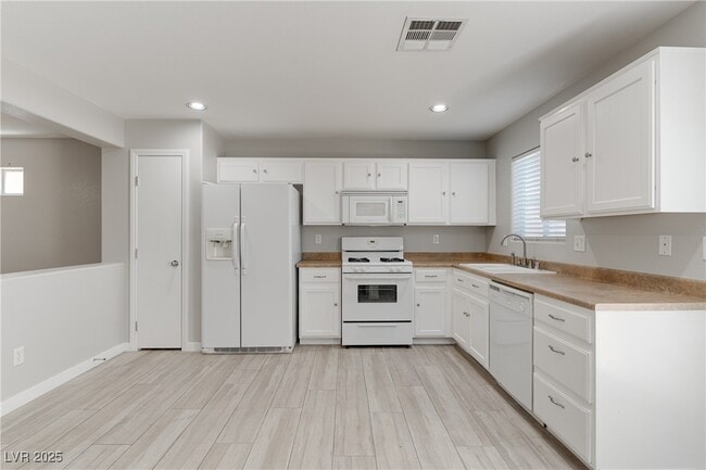 Building Photo - 6085 Aripeka St