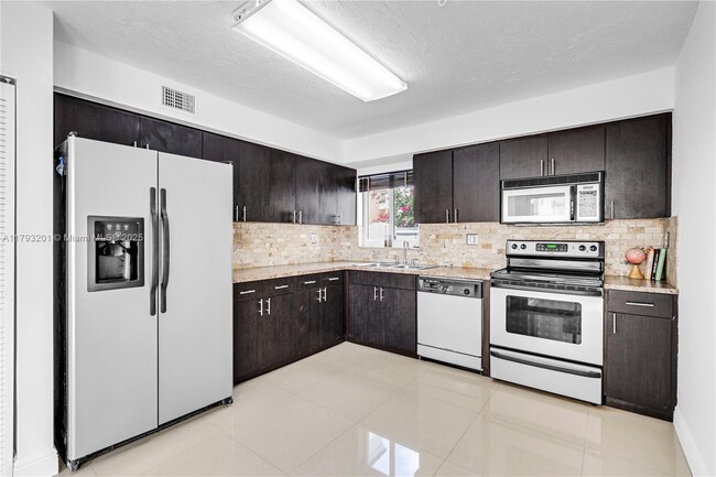 Building Photo - 4515 SW 68th Ct Cir