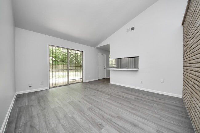 Building Photo - 4710 Lotus St
