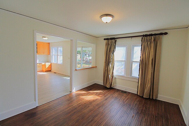 Building Photo - Fully Remodeled Home in the Heart of Belmont