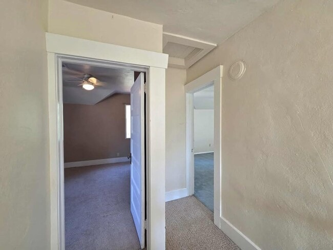 Building Photo - Large 4 Bedroom 2 Bath in Quaint Waterville