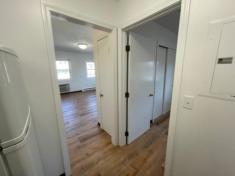 Building Photo - 19 Main St